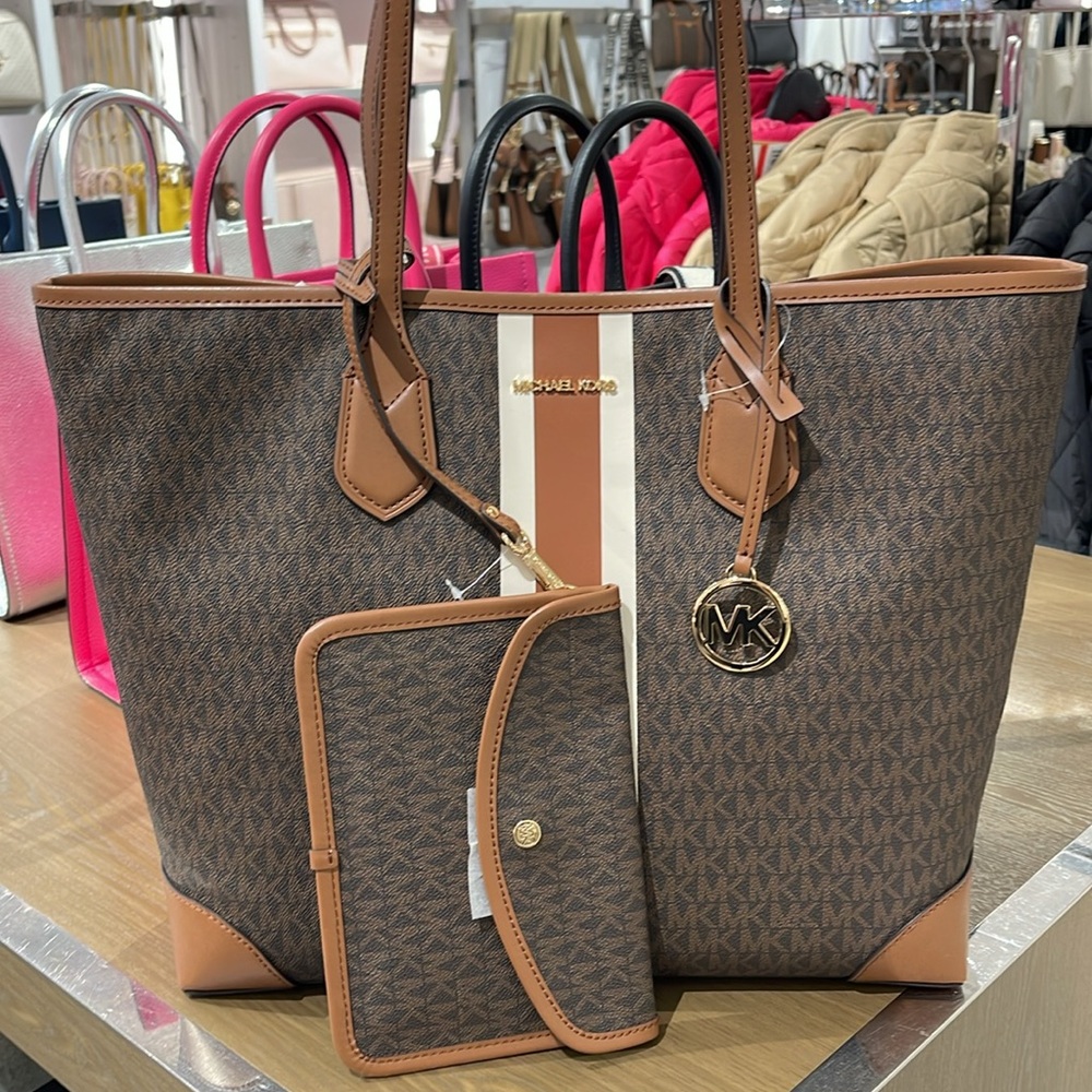 Michael Kors Eva Large Signature Logo Stripe Tote Bag
Brown 
NWT - Picture 2 of 16